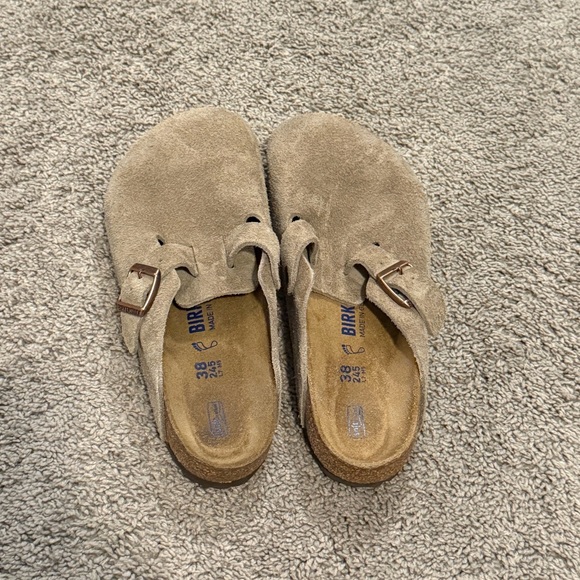 EUC Birkenstock Boston Clogs
SOLD - Picture 2 of 5